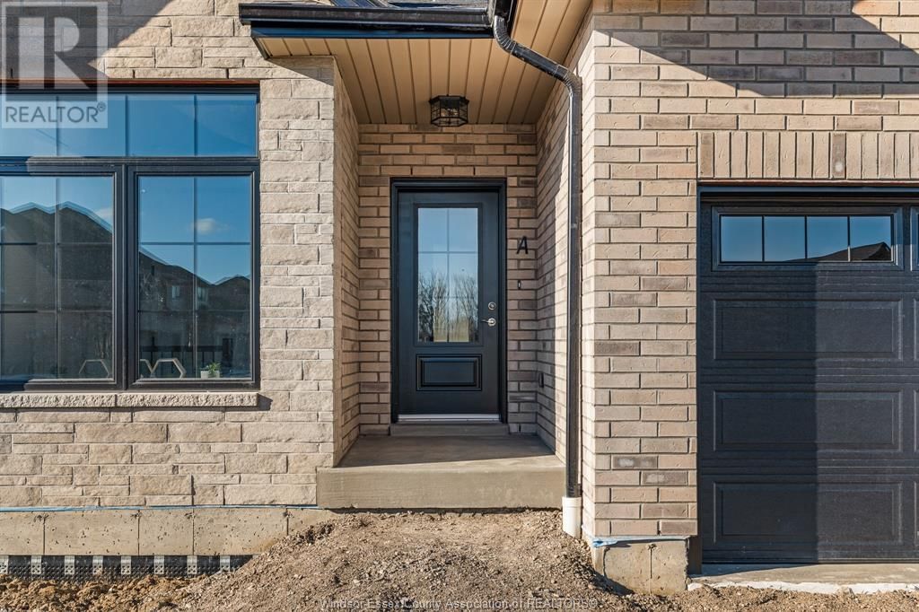 UPPER (A) - 166 MCLELLAN AVENUE Image 3