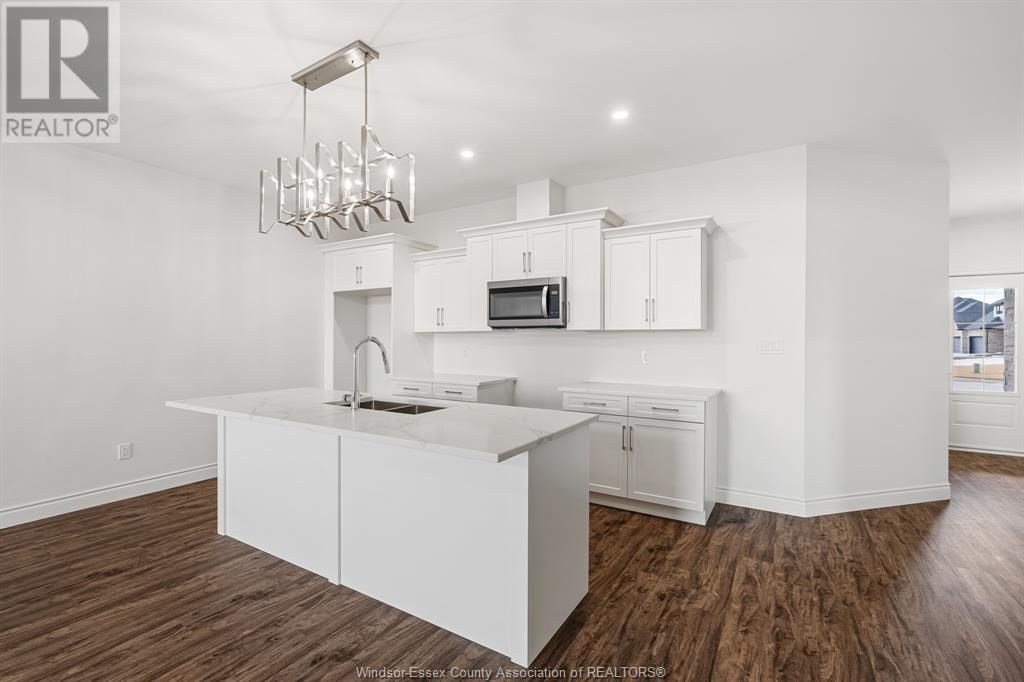 UPPER (A) - 166 MCLELLAN AVENUE Image 6