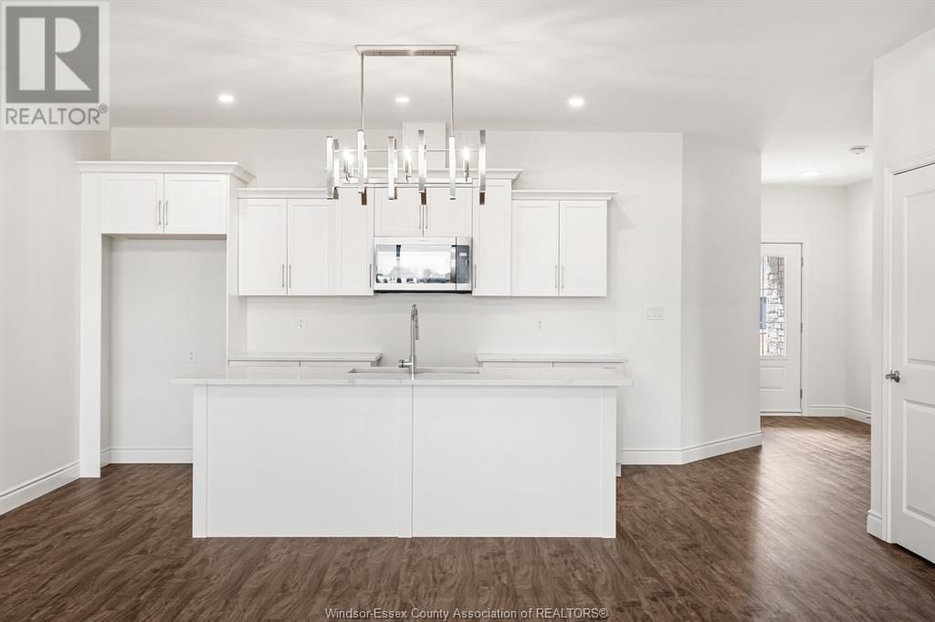 UPPER (A) - 166 MCLELLAN AVENUE Image 7