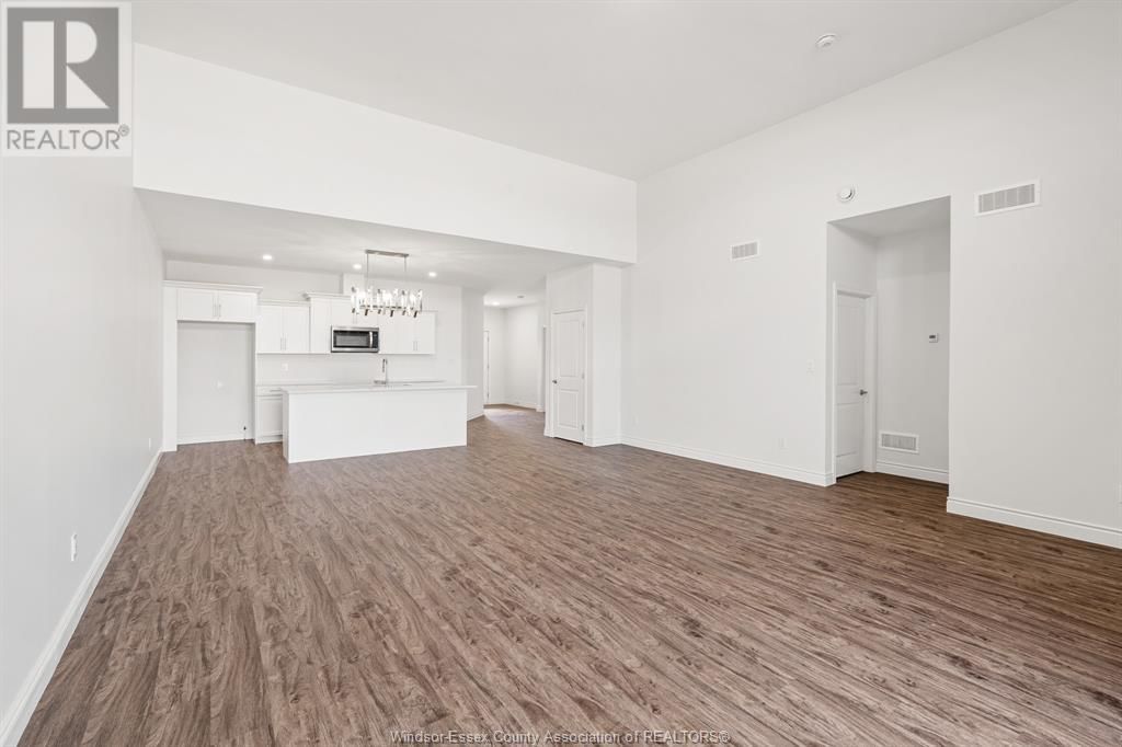 UPPER (A) - 166 MCLELLAN AVENUE Image 8