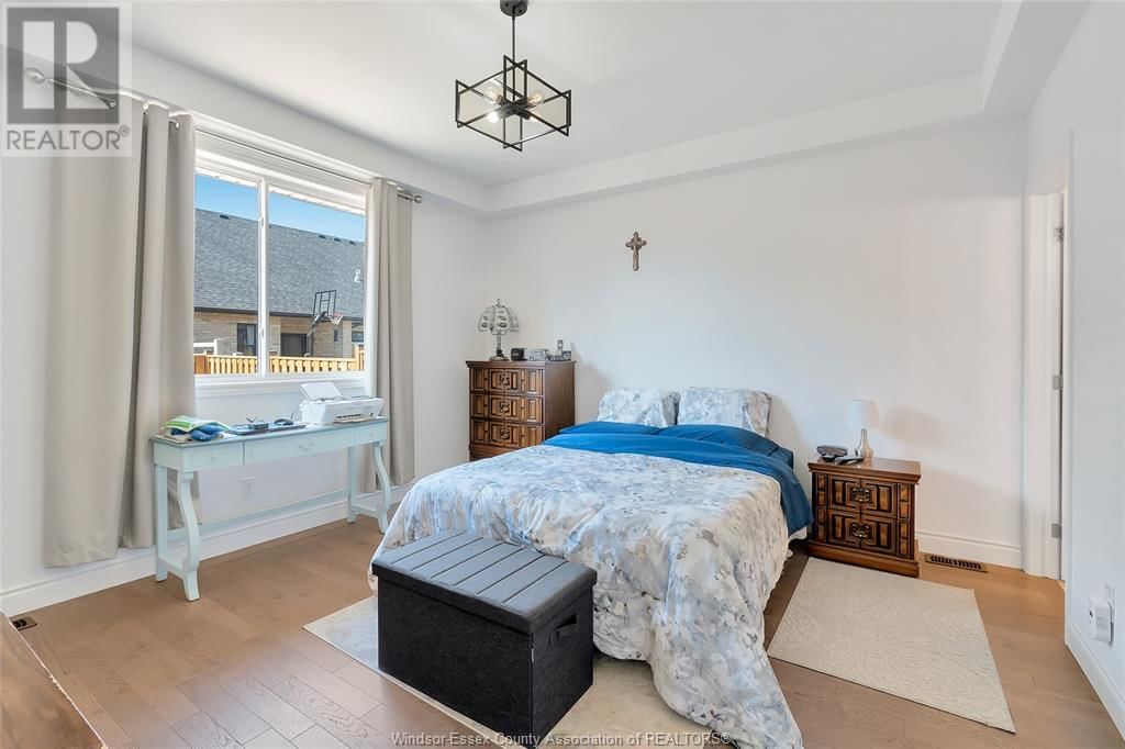 205 LIVINGSTONE Image 28