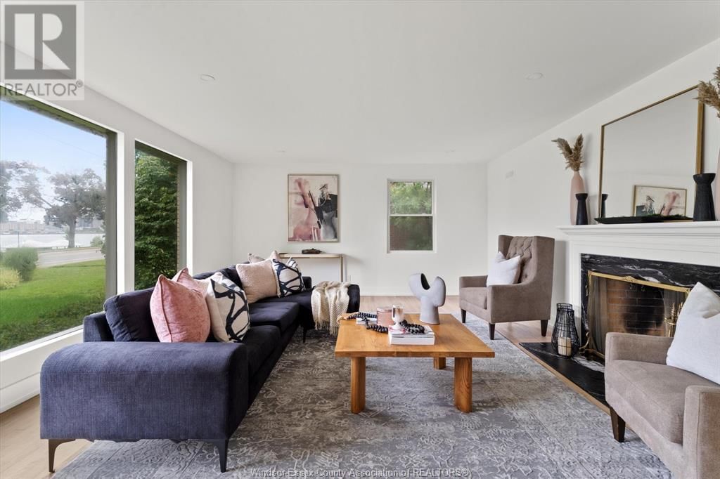 2371 RIVERSIDE DRIVE WEST Image 18