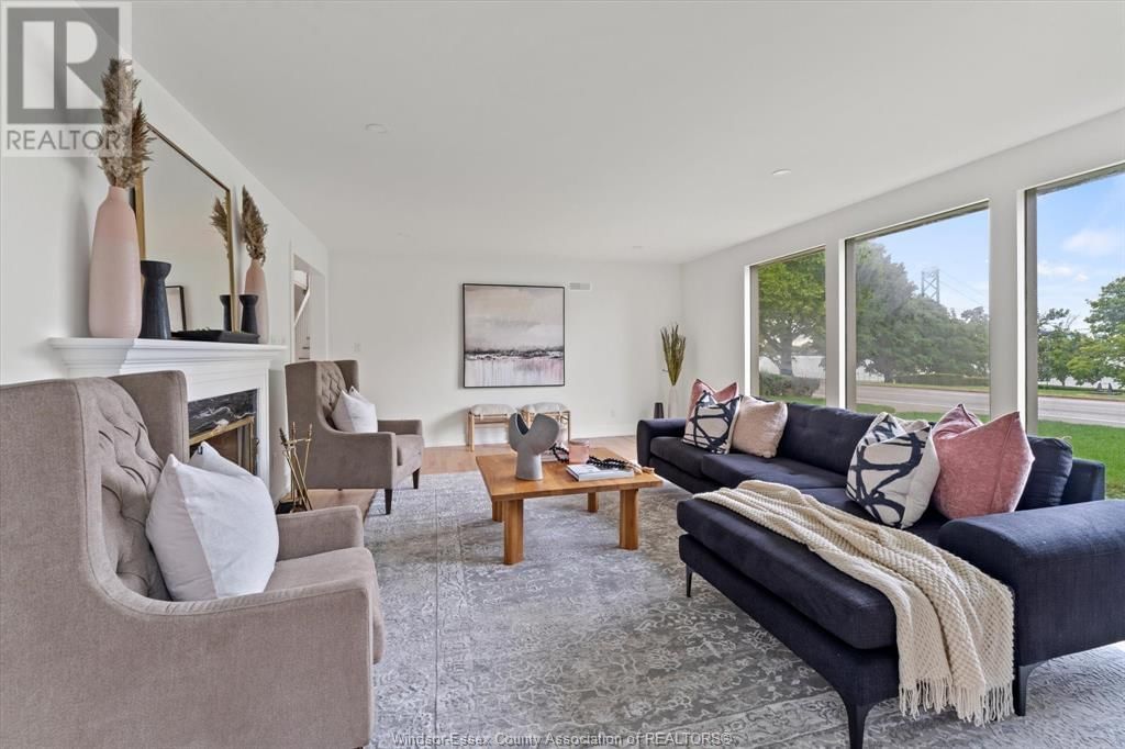 2371 RIVERSIDE DRIVE WEST Image 21