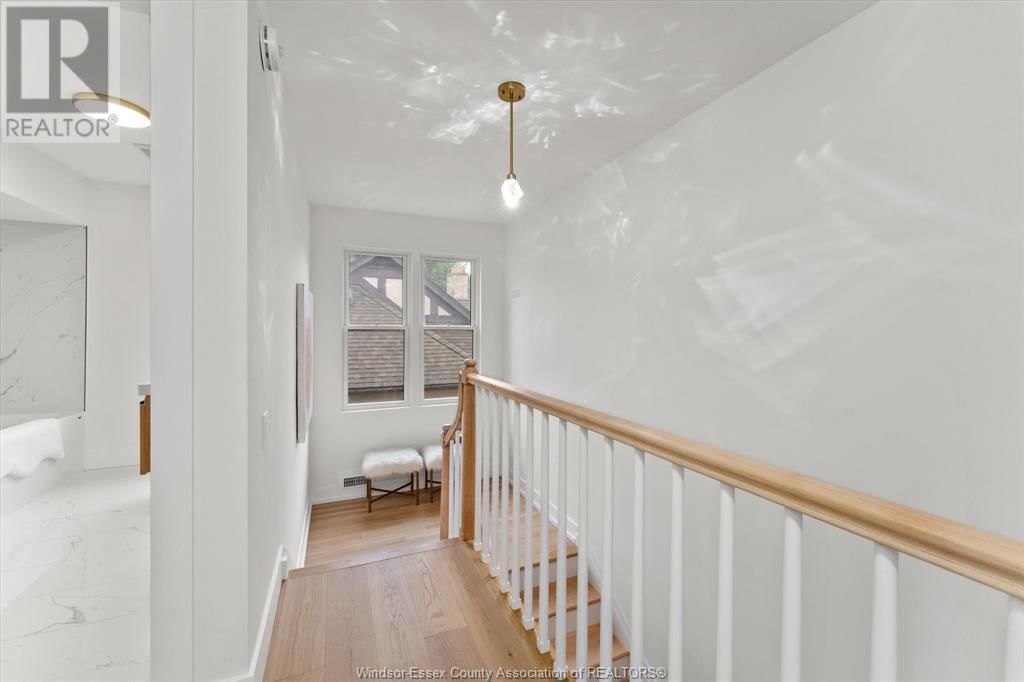 2371 RIVERSIDE DRIVE WEST Image 28