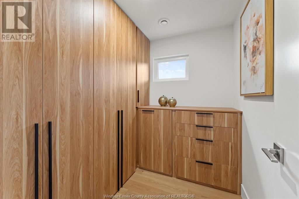 2371 RIVERSIDE DRIVE WEST Image 36