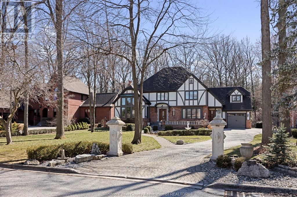 956 GOLFWOOD CRESCENT Image 1