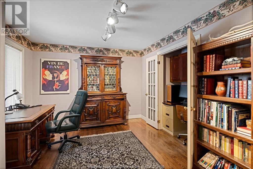956 GOLFWOOD CRESCENT Image 15