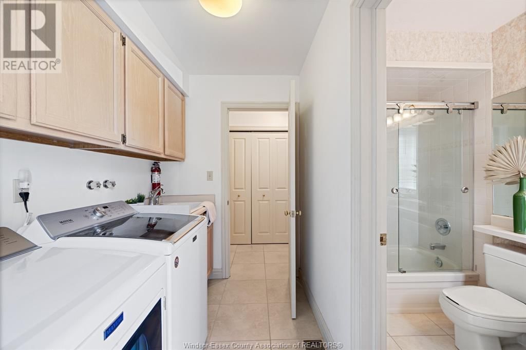 956 GOLFWOOD CRESCENT Image 17