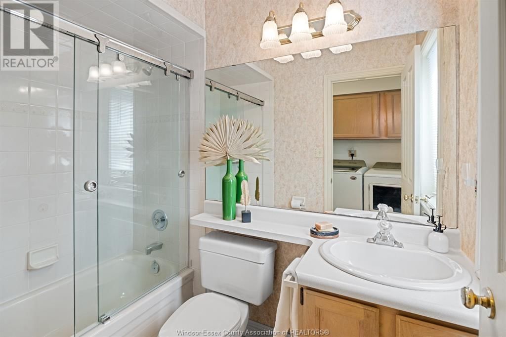 956 GOLFWOOD CRESCENT Image 18