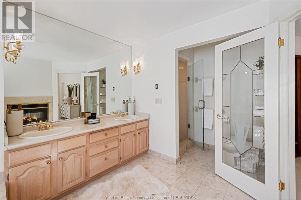956 GOLFWOOD CRESCENT Image 24