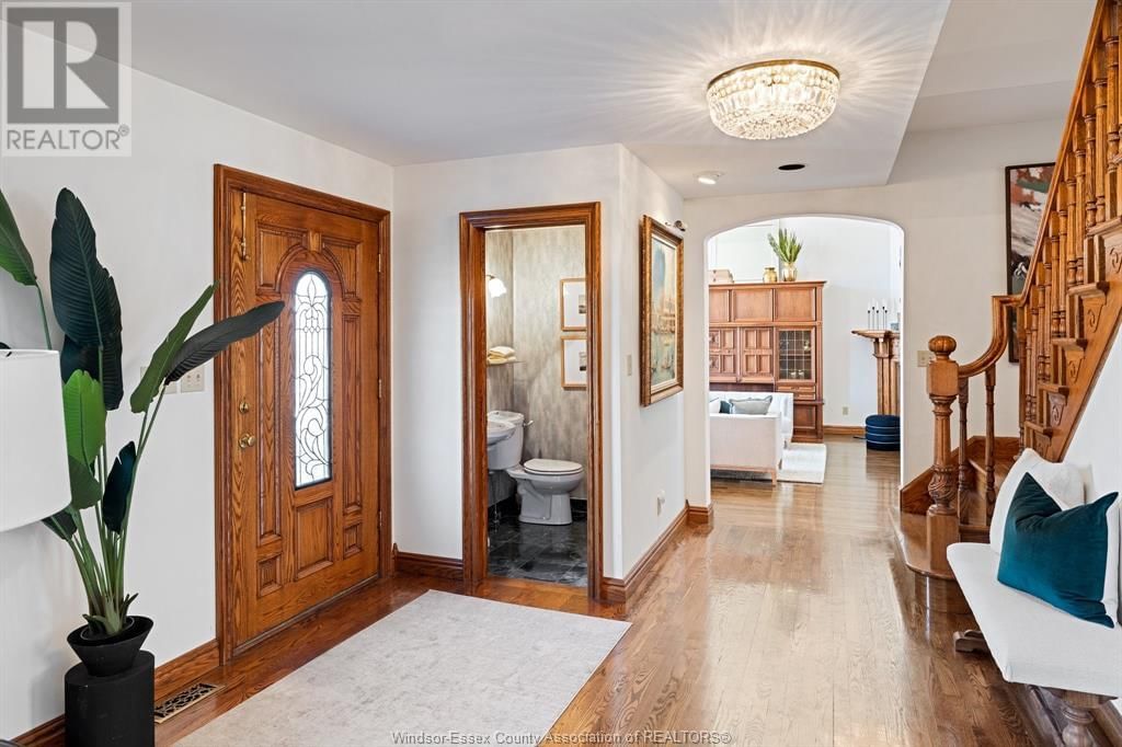 956 GOLFWOOD CRESCENT Image 3