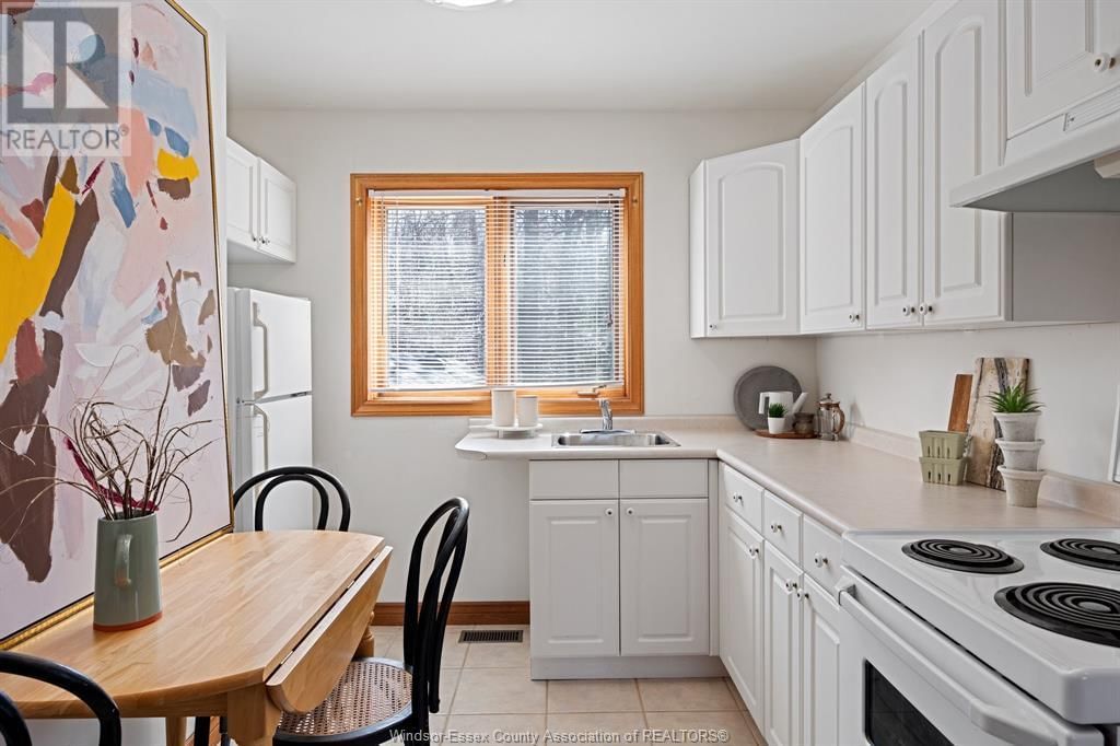 956 GOLFWOOD CRESCENT Image 37