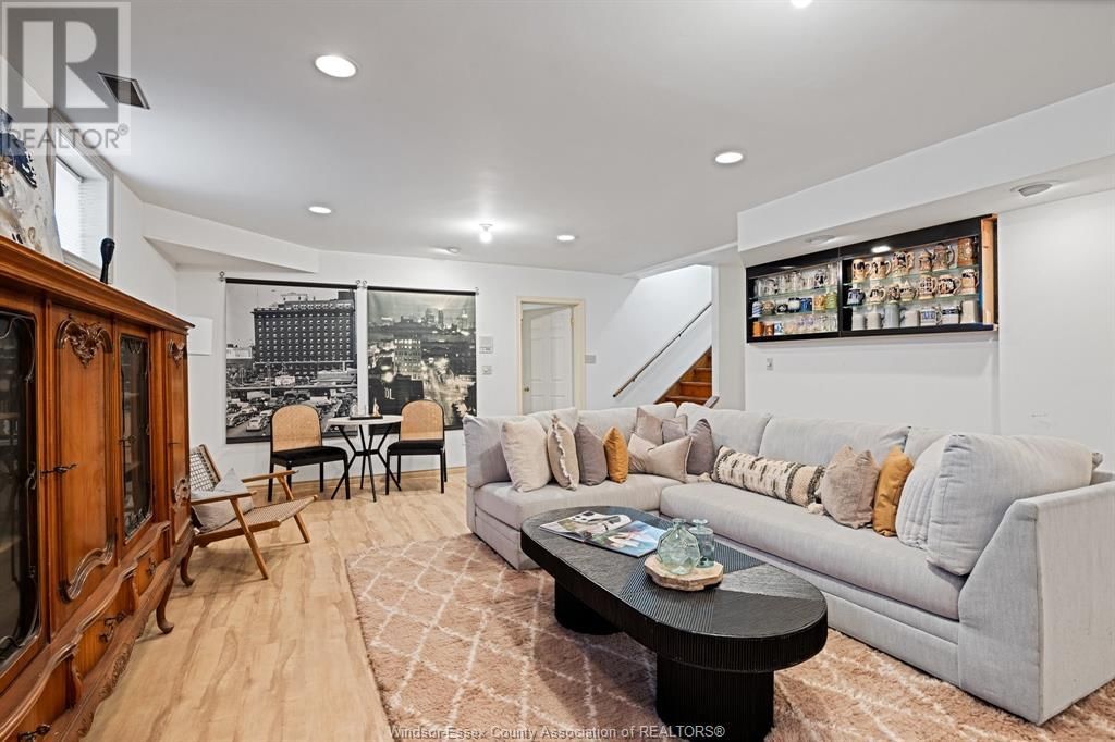 956 GOLFWOOD CRESCENT Image 39