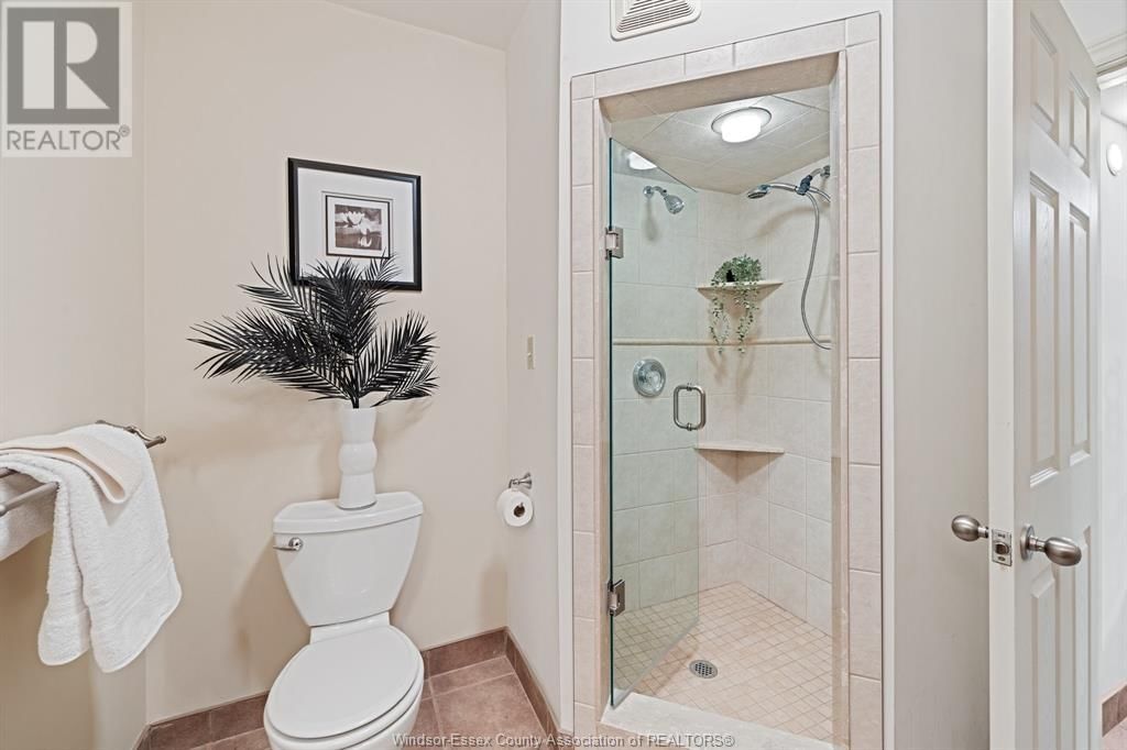 956 GOLFWOOD CRESCENT Image 41