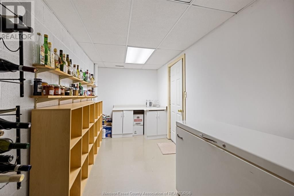 956 GOLFWOOD CRESCENT Image 44