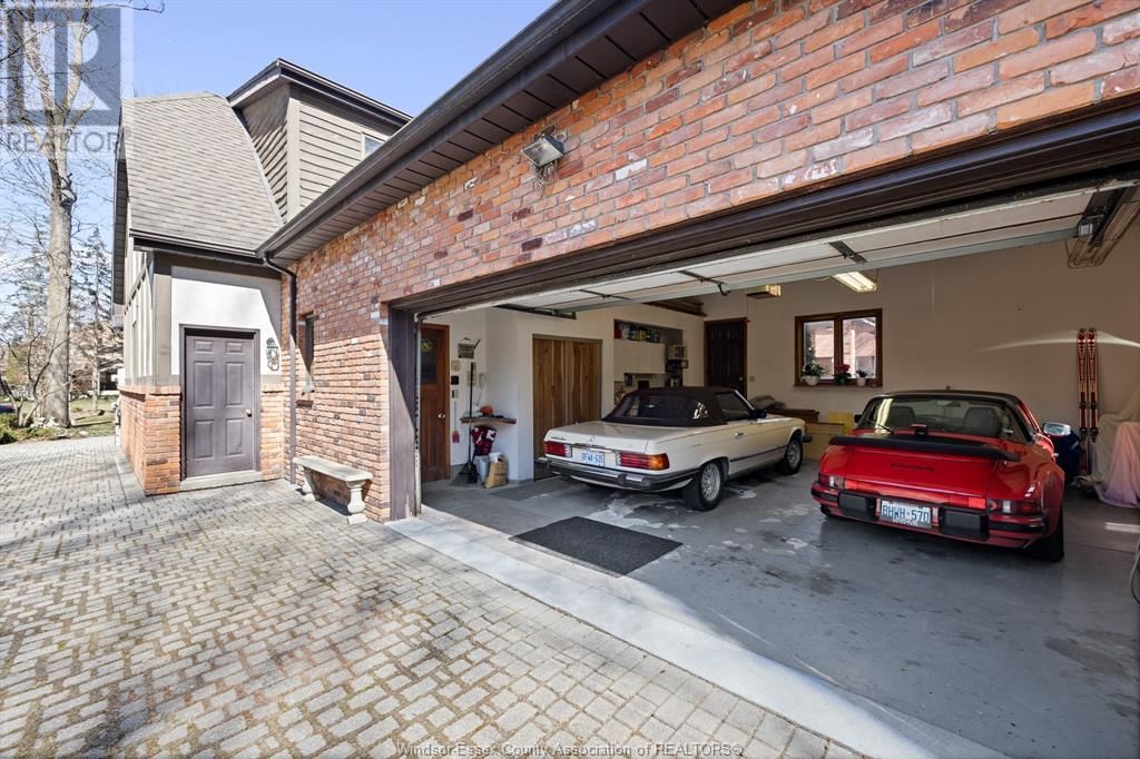 956 GOLFWOOD CRESCENT Image 45