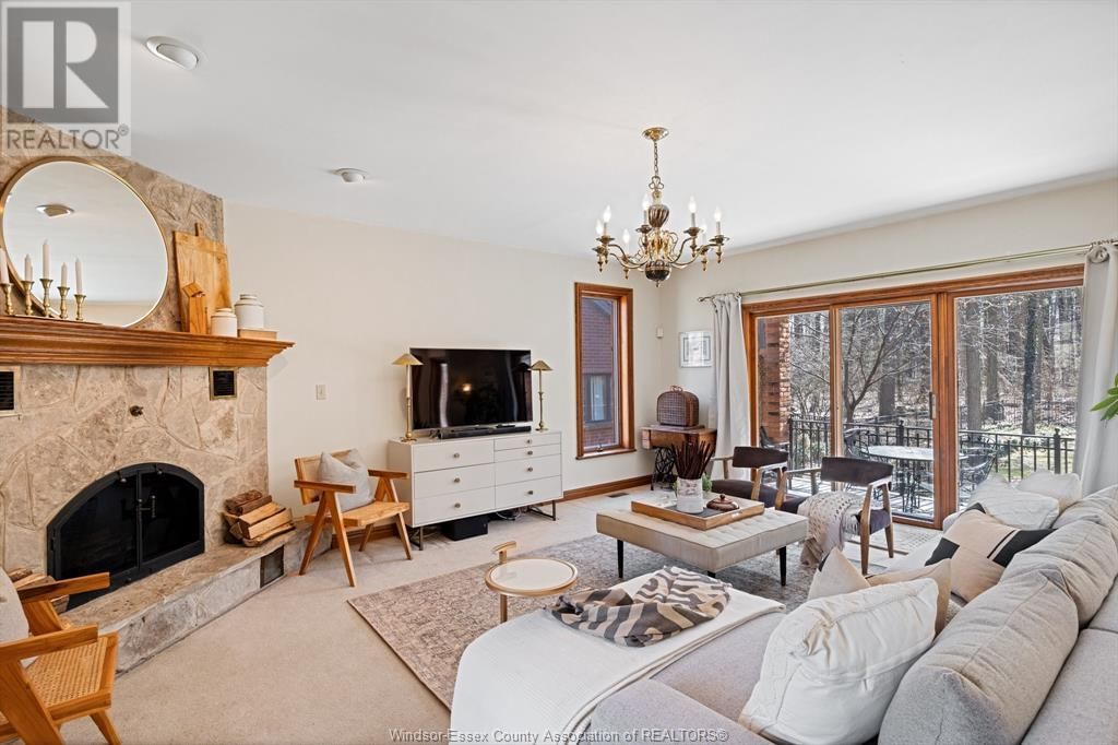 956 GOLFWOOD CRESCENT Image 7