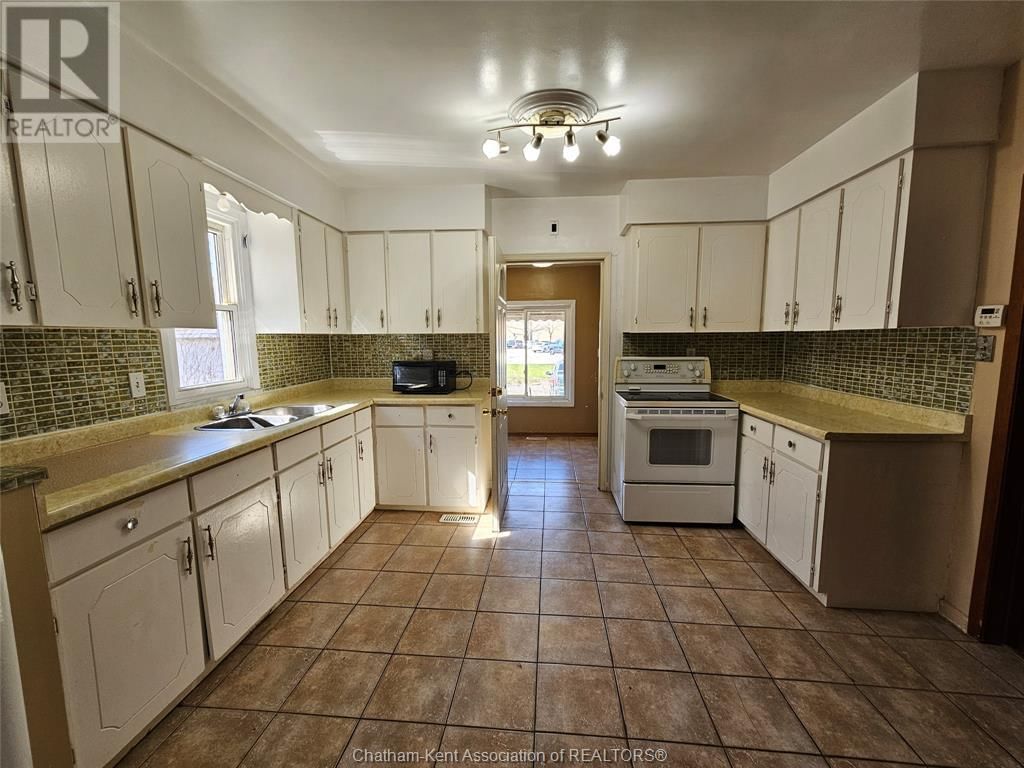 1685 MARENTETTE AVENUE Image 8