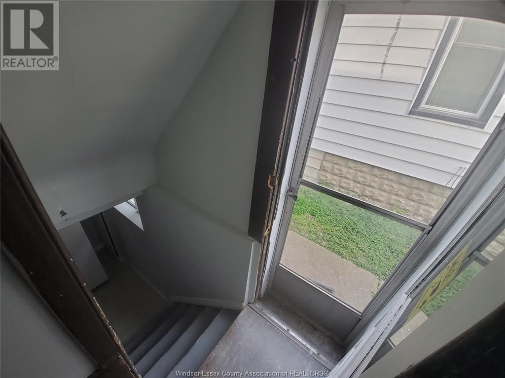 161 CAMERON AVENUE Image 30