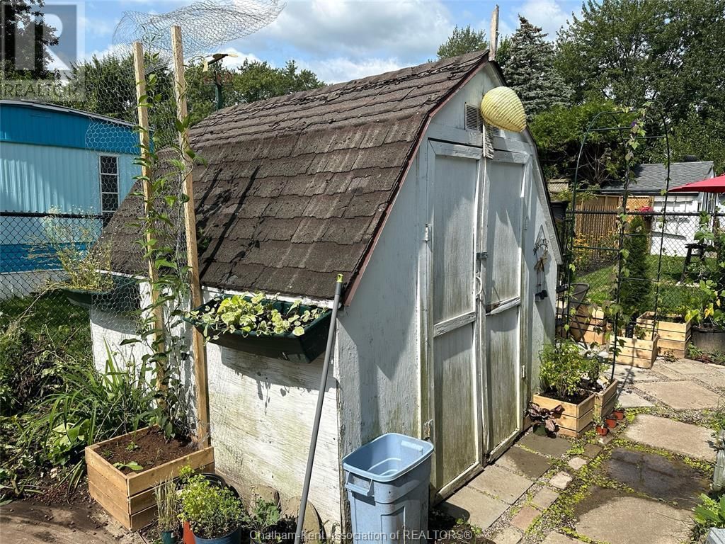 104 ESSEX COURT Image 17