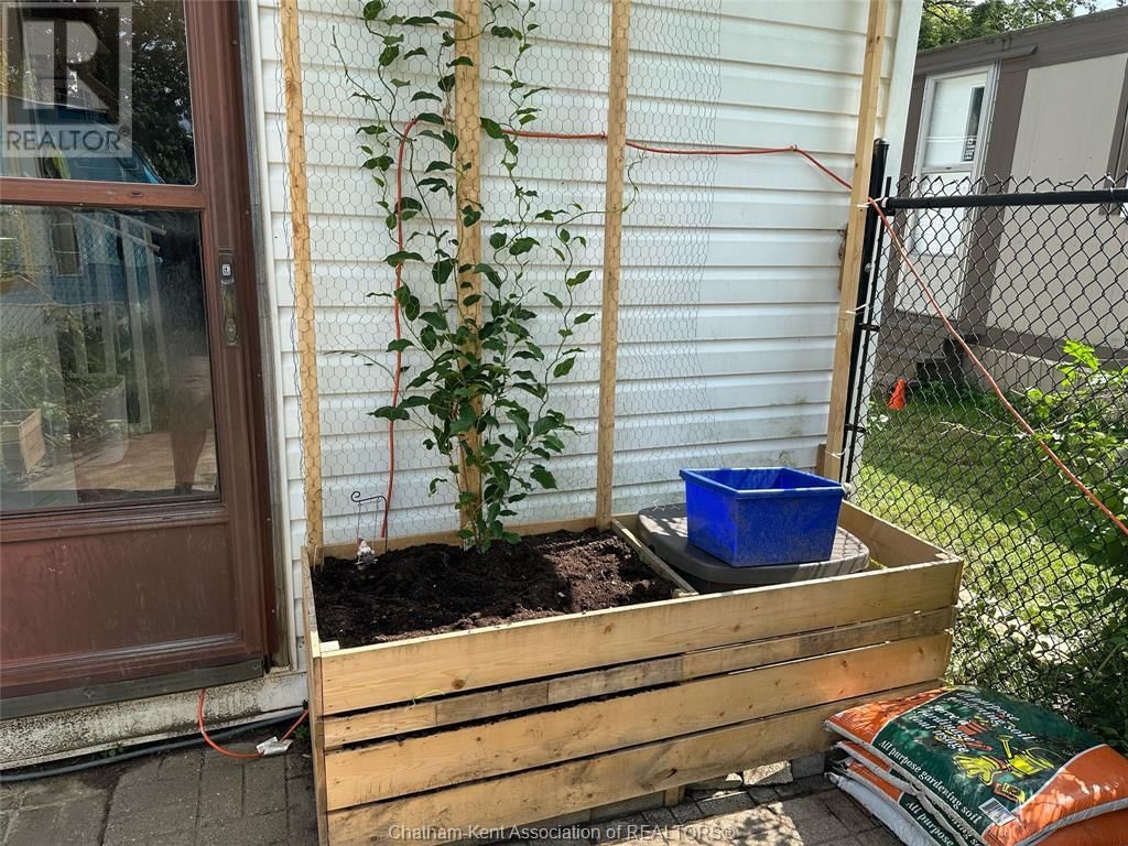 104 ESSEX COURT Image 22