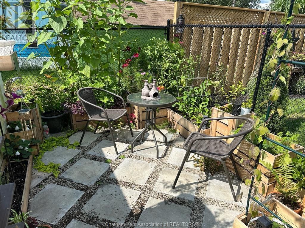 104 ESSEX COURT Image 23