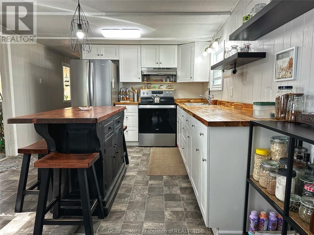 104 ESSEX COURT Image 3