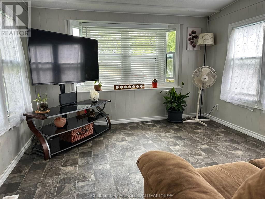 104 ESSEX COURT Image 9