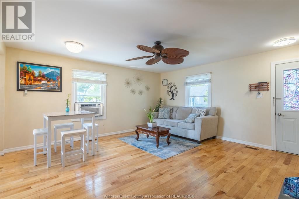 2153 WELLESLEY Image 13