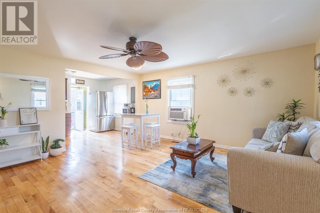 2153 WELLESLEY Image 14
