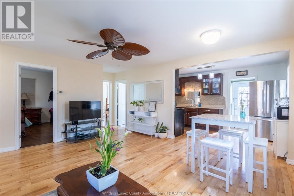 2153 WELLESLEY Image 15