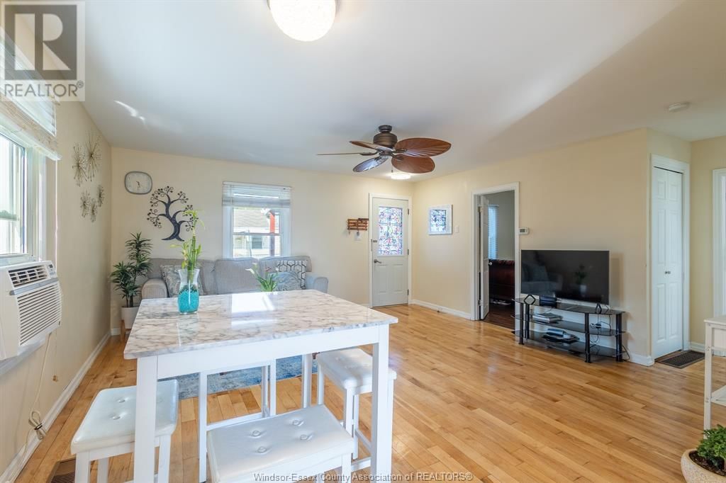 2153 WELLESLEY Image 16