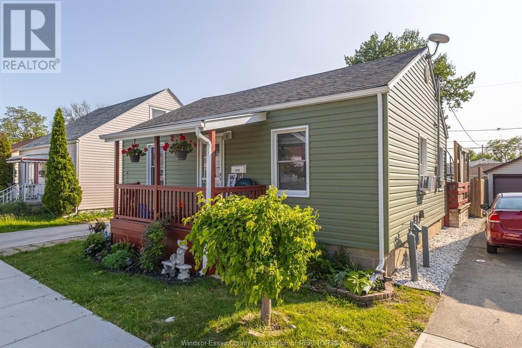 2153 WELLESLEY Image 2