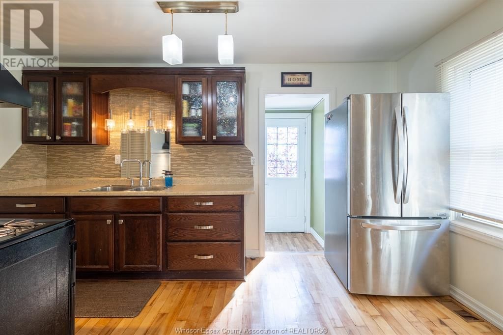 2153 WELLESLEY Image 20