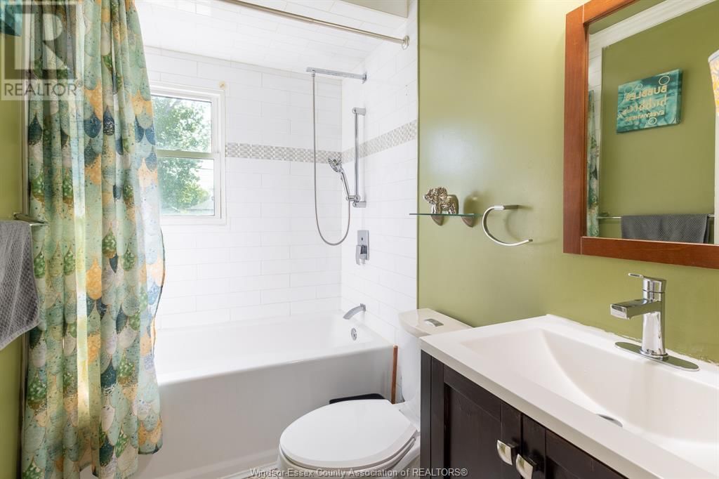 2153 WELLESLEY Image 23