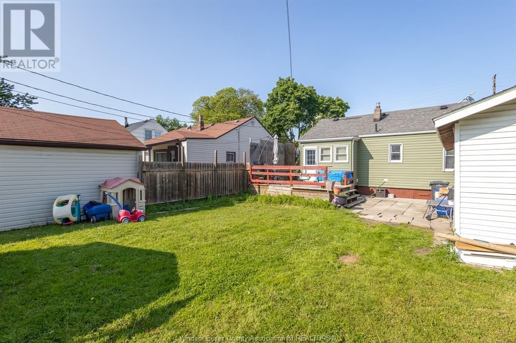 2153 WELLESLEY Image 25