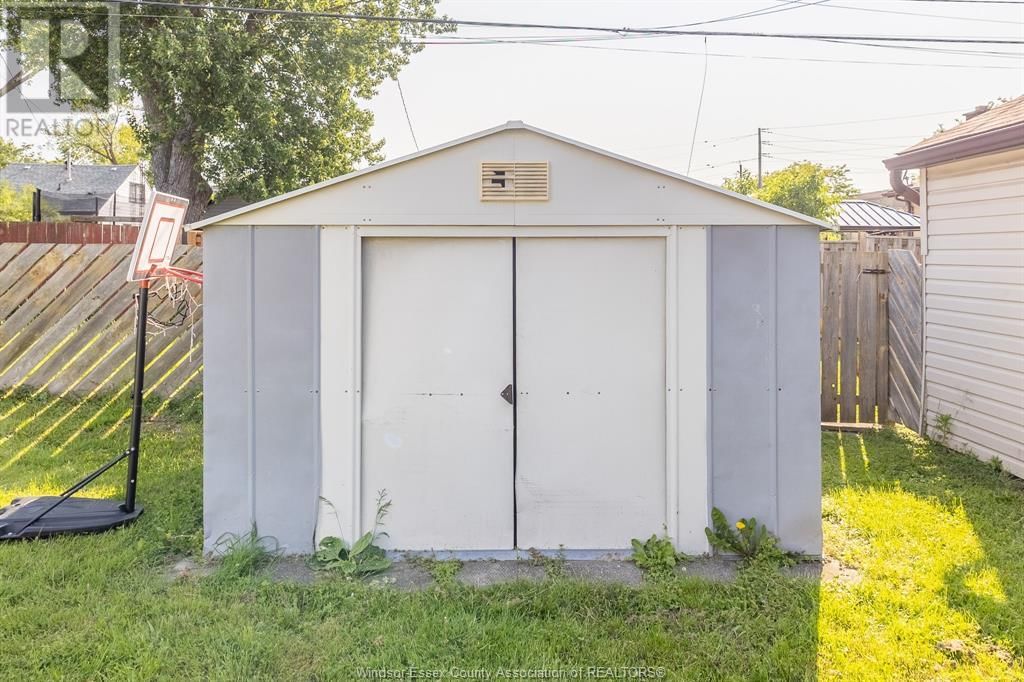 2153 WELLESLEY Image 27