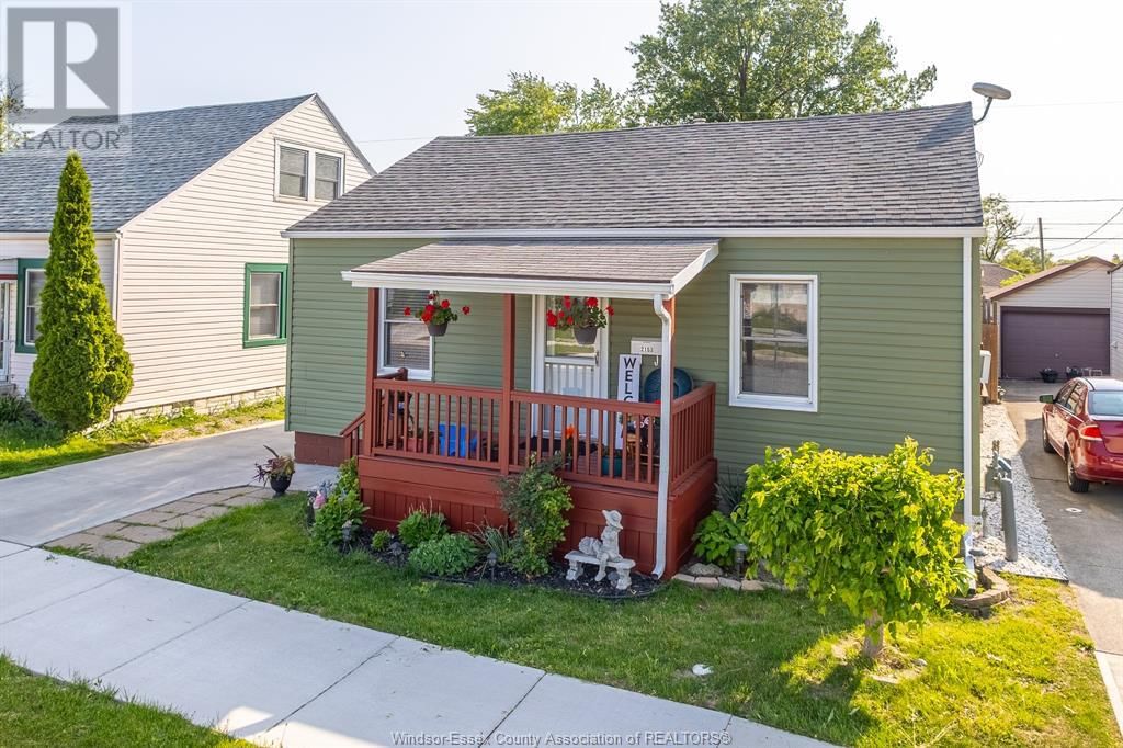 2153 WELLESLEY Image 3