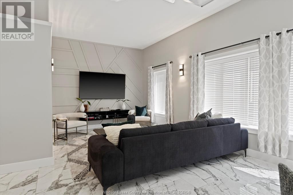 925 CRAWFORD AVENUE Image 28