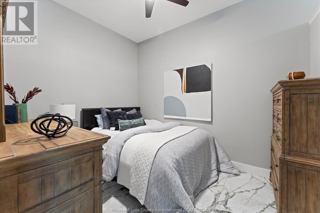 925 CRAWFORD AVENUE Image 31