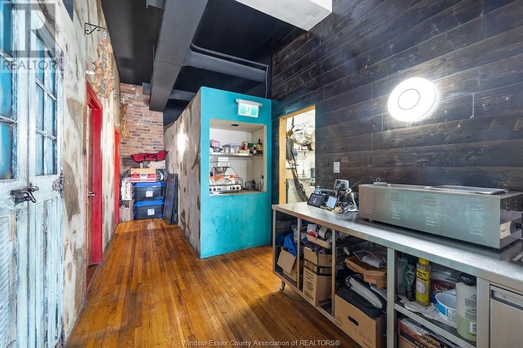914 ERIE STREET EAST Image 9