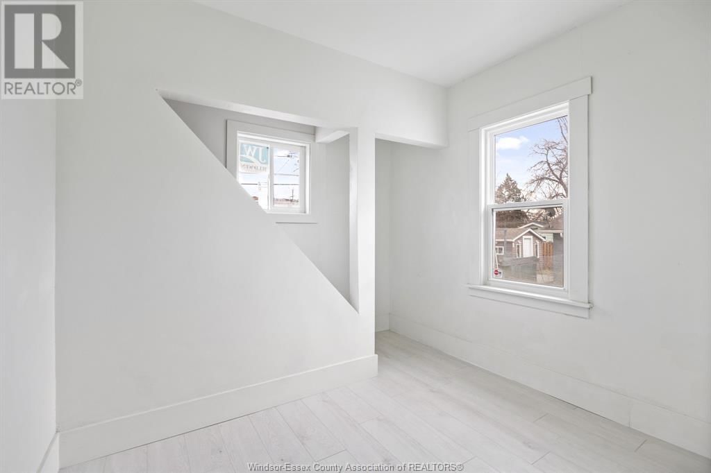 850 ELLROSE AVENUE Image 16