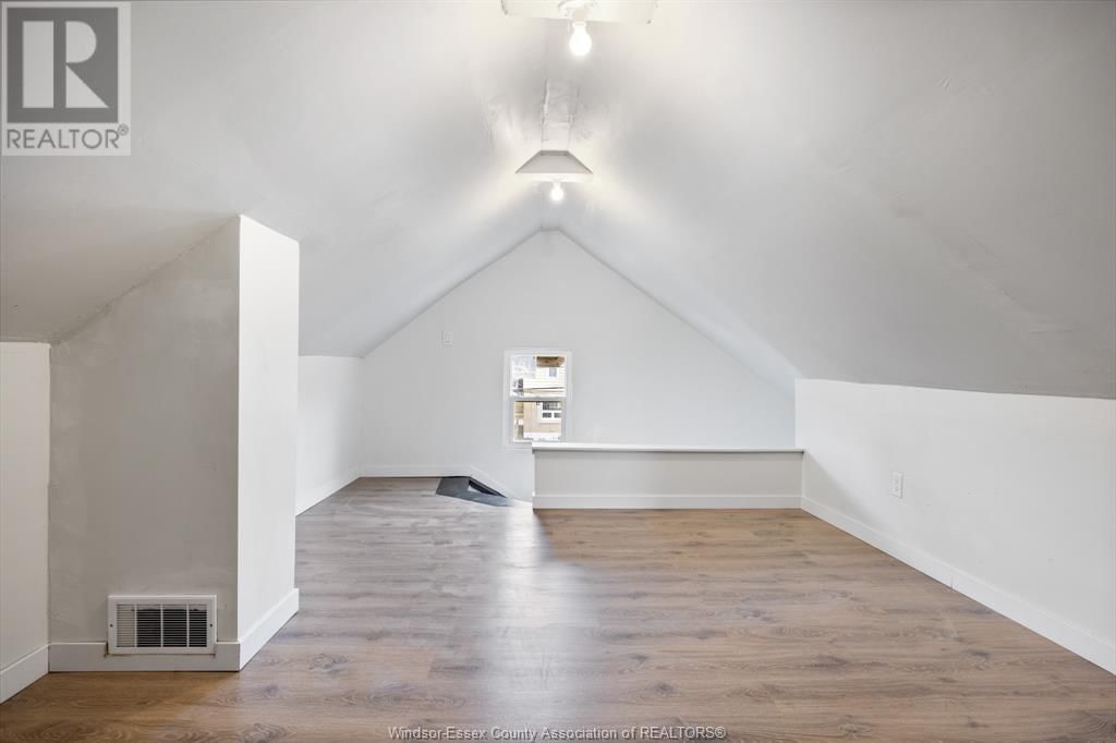 850 ELLROSE AVENUE Image 18