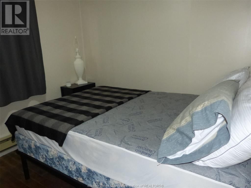 16 JULIEN AVENUE Image 6
