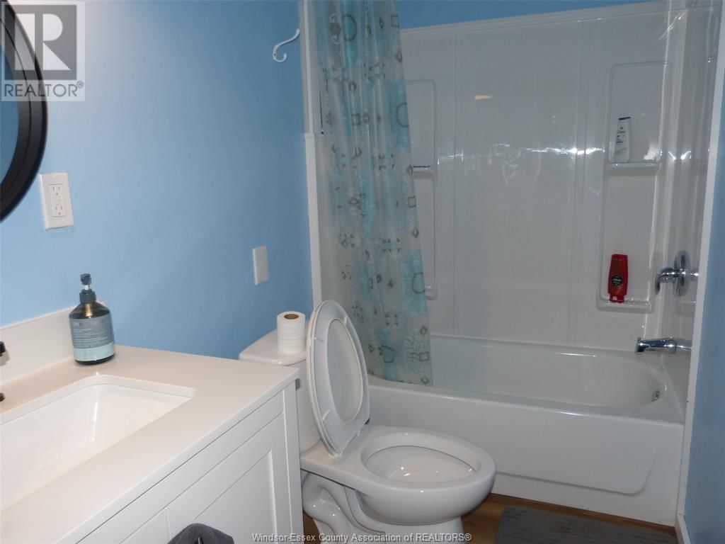 16 JULIEN AVENUE Image 7