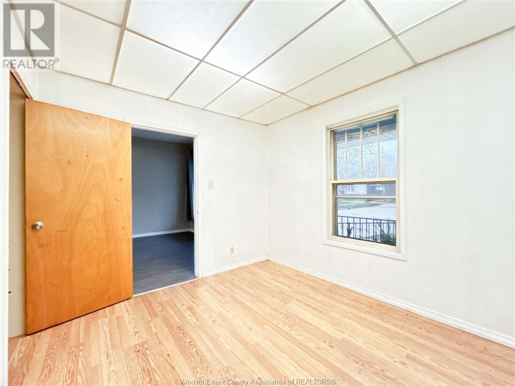 3168 WYANDOTTE STREET WEST Image 10