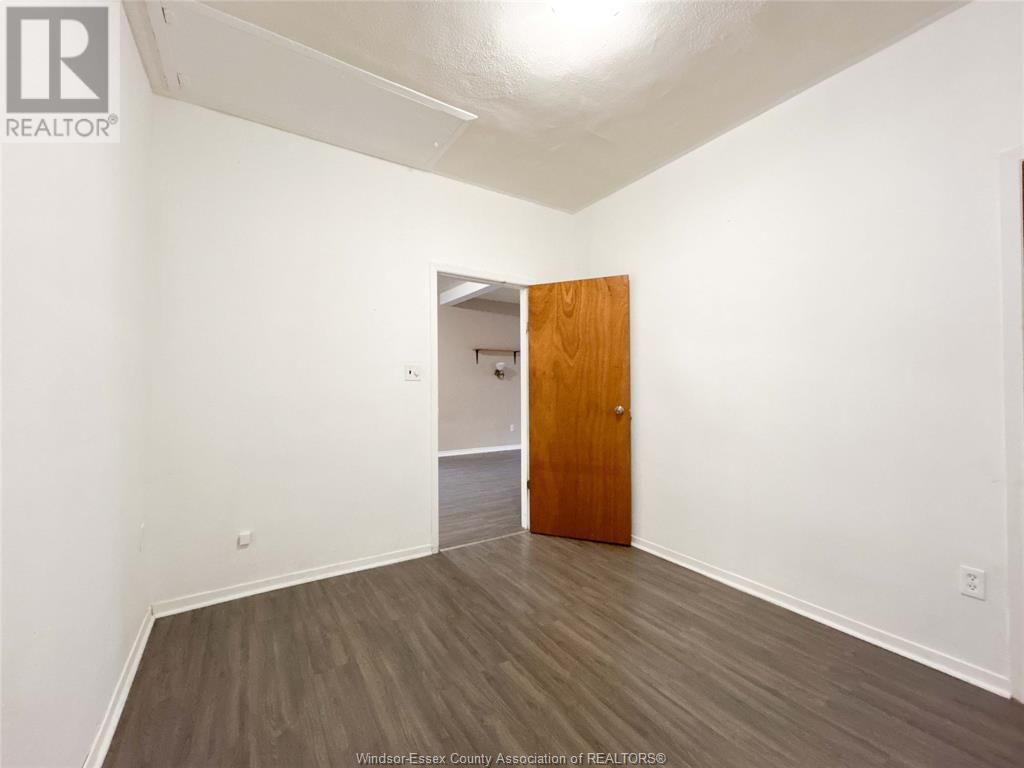 3168 WYANDOTTE STREET WEST Image 13