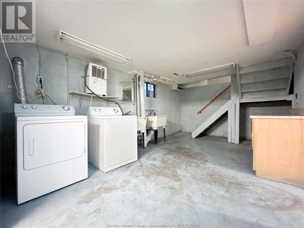 3168 WYANDOTTE STREET WEST Image 18