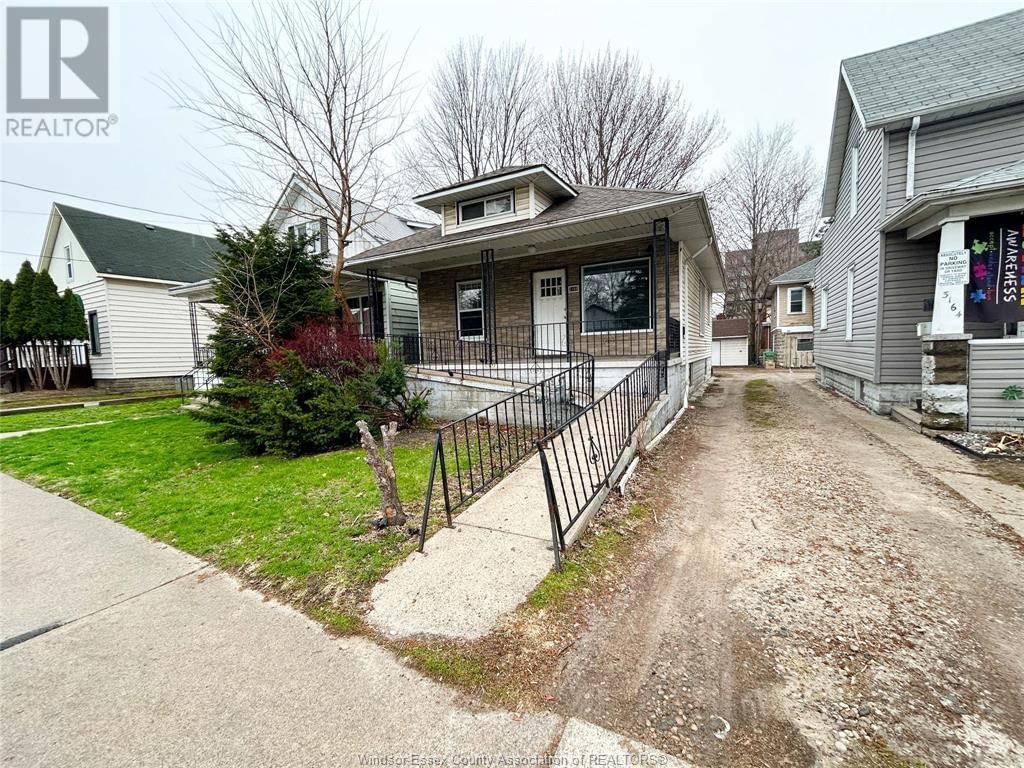 3168 WYANDOTTE STREET WEST Image 2