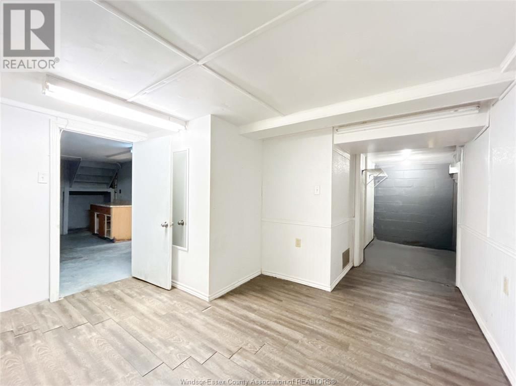 3168 WYANDOTTE STREET WEST Image 20
